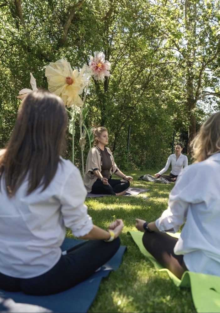 Céges wellbeing nap: légzésmeditáció a szabadban